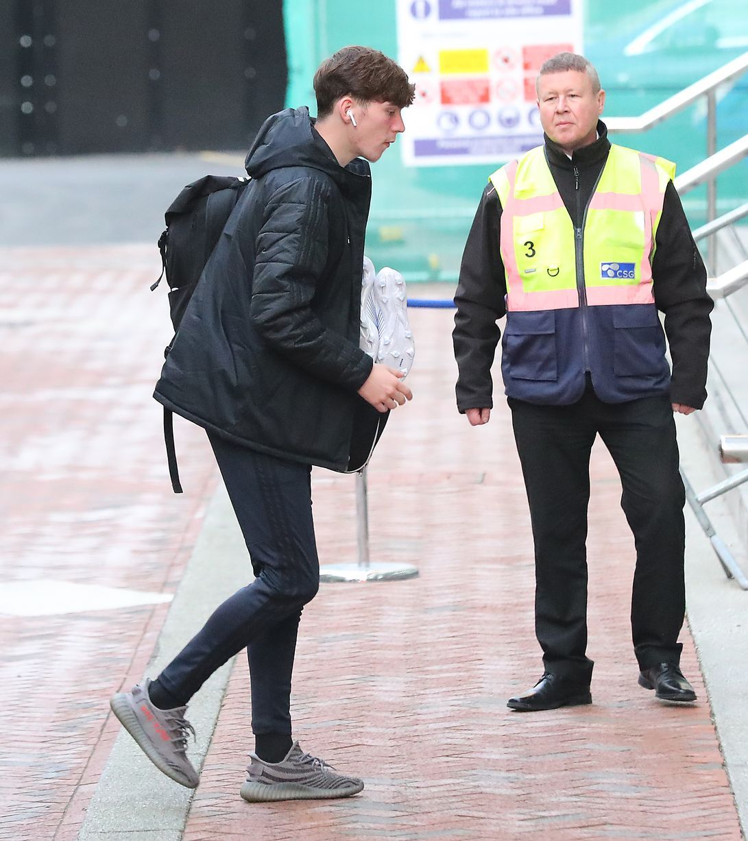 包含波士顿凯尔特人训练开放日，今晨火线驰援引观众欢呼，葡超在即，纪律约束更严格的词条