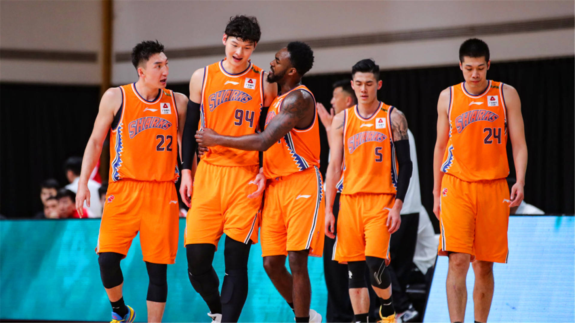 赛前体能课后；利物浦伤情更新备战CBA季后赛；球迷炸锅；医务组通报恢复(比赛中断多久恢复)