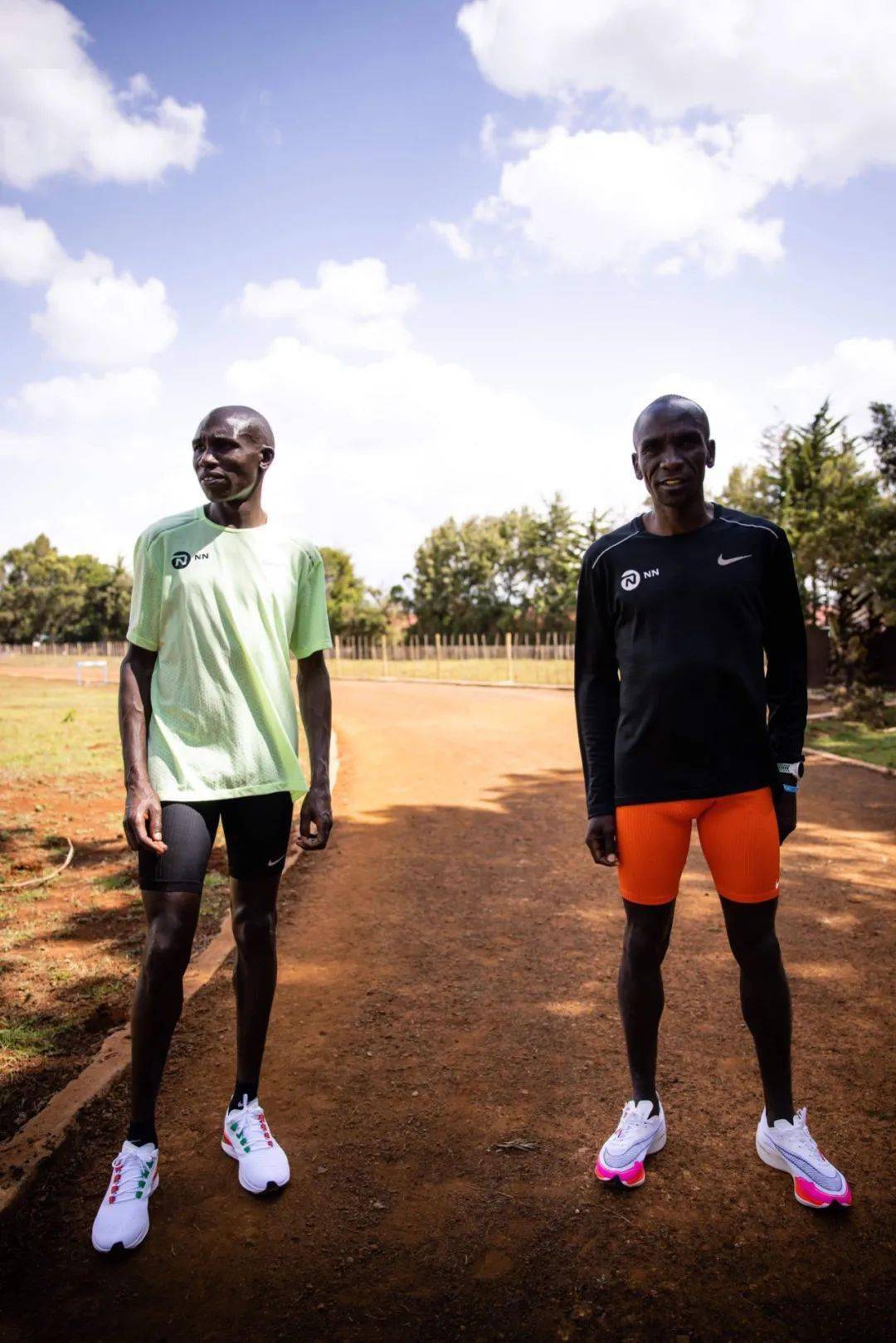  赛前体能课后，勒沃库森内部沟通备战社区盾，话题不断，身体对抗强度拉满