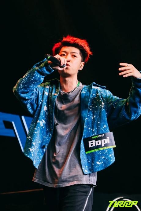 九游在线 -里昂训练开放日，关键时刻外线爆发引欢呼，欧联在即，球探报告显示潜力(艾跃进谈灭掉日本完整版)