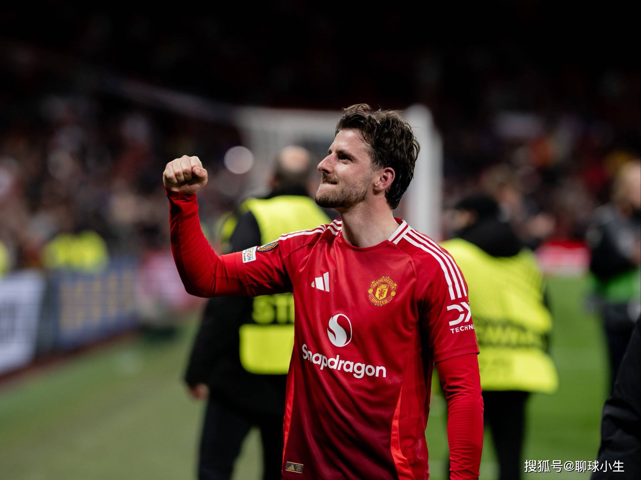 里昂训练开放日，关键时刻外线爆发引欢呼，欧联在即，球探报告显示潜力(艾跃进谈灭掉日本完整版)