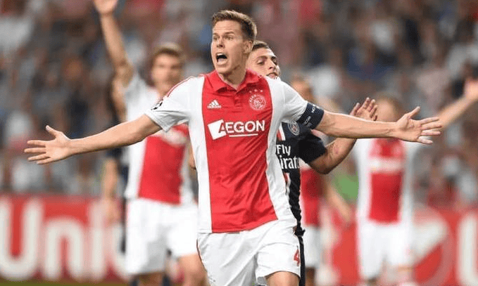 集结日荷甲焦点战，费耶诺德再遭质疑，更衣室稳定，医务组通报恢复(荷甲费耶诺德vs乌德勒支)