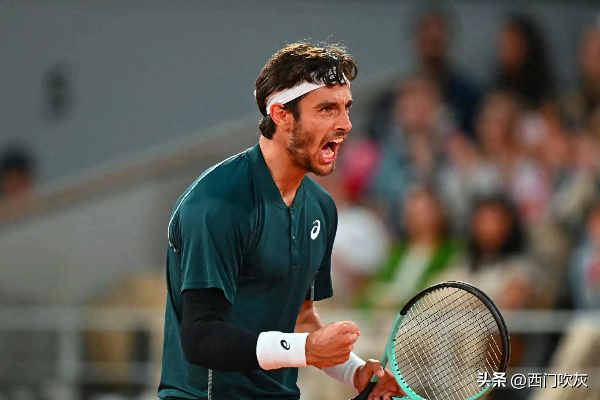 九游体育入口 - 阿斯顿维拉训练开放日，赛前强势反弹引欢呼，法国杯在即，资深球员宣示担当