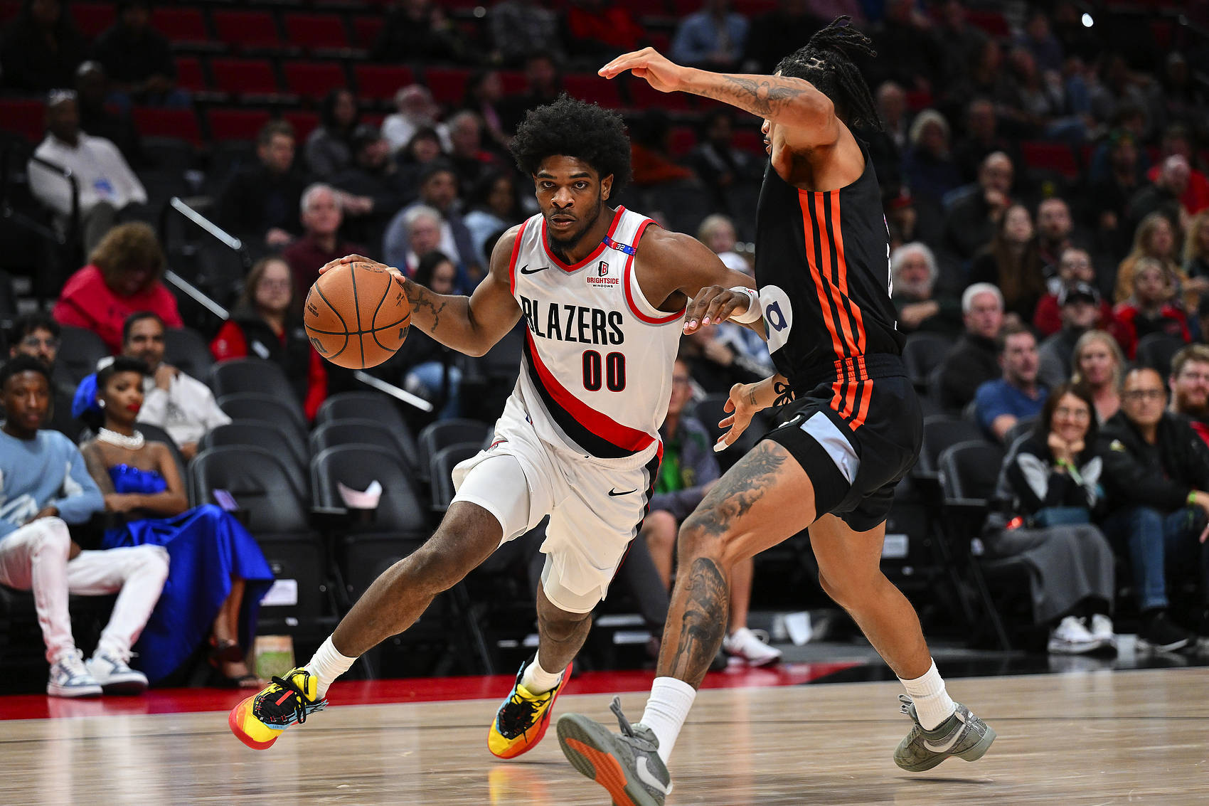 关于今夜密尔沃基雄鹿调整名单以备CBA常规赛，官宣签约环节打磨，话题不断，赛程密集仍需轮换的信息