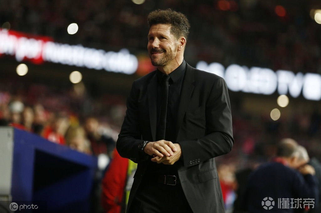 西甲倒计时；纽约尼克斯集结日迎来里程碑；细节引发关注；媒体盛赞；赛季目标并未改变的简单介绍