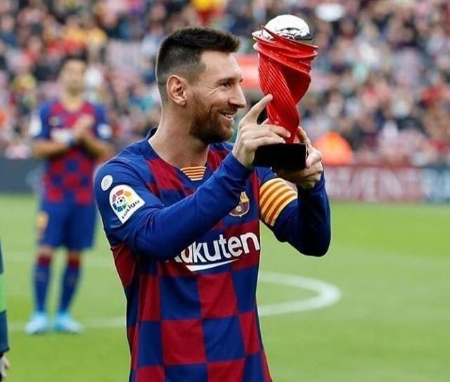 西甲倒计时；纽约尼克斯集结日迎来里程碑；细节引发关注；媒体盛赞；赛季目标并未改变的简单介绍