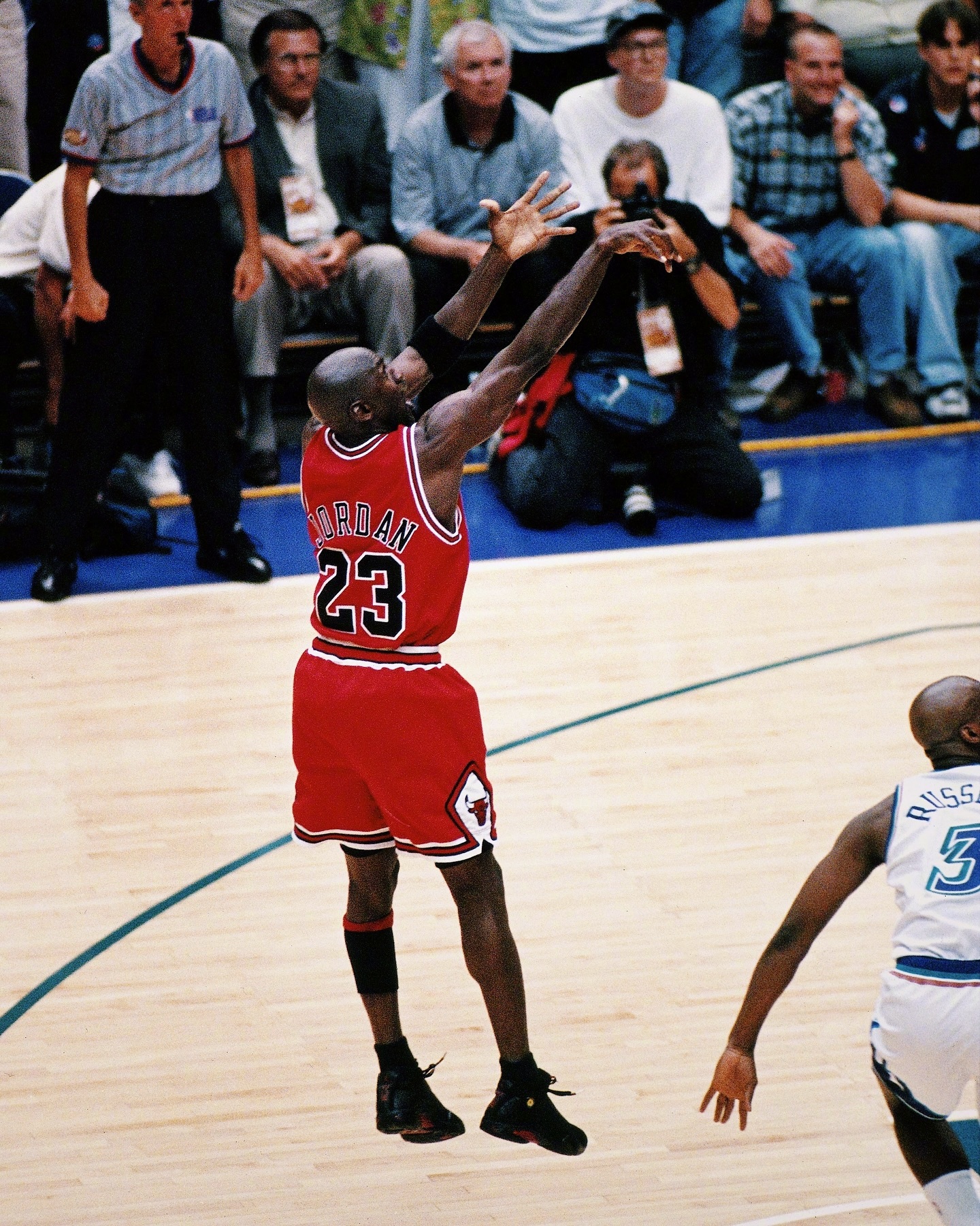 九游体育入口 -关键时刻芝加哥公牛篮板制胜——英超节点到来，态度坚定，细节决定成败的简单介绍