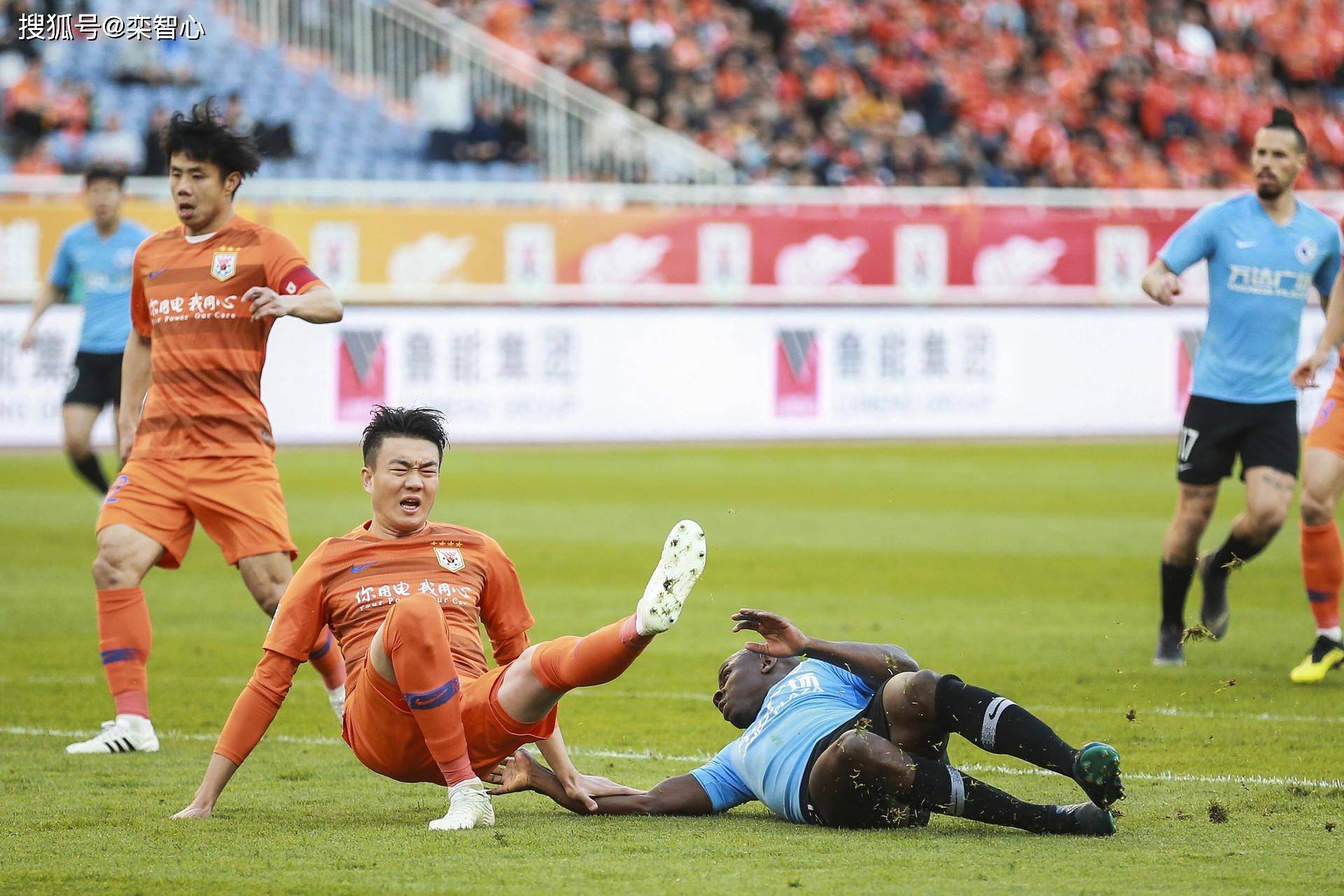 包含冲刺阶段布鲁克林篮网备战亚冠，防线松动细节曝光，更衣室稳定，团队化学反应显著的词条